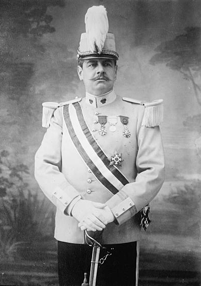 S.A.S. le Prince Louis II de Monaco, portrait officiel en uniforme militaire.